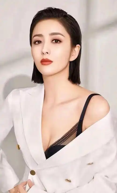 天啊佟丽娅也开始透视啦简直白的亮眼难怪被称为月光仙子