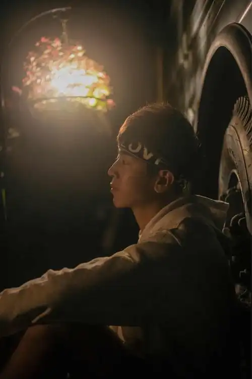 摄影师蒋小跳出镜孙明华第一次拍夜晚的男生写真