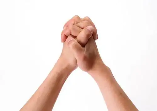 仅一个男性,仅一个人,握,节日,黄种人,文化,仅一个年轻男性,祈祷,握拳