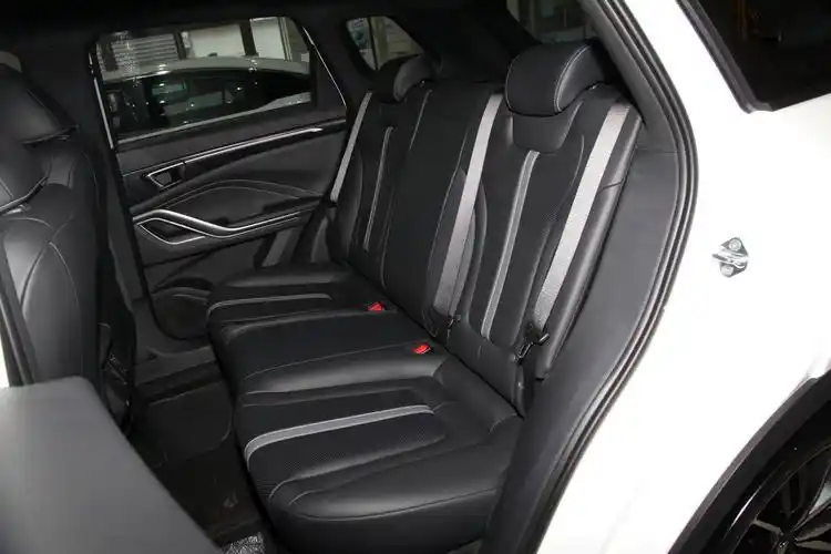 【2022款 奔腾t55 1.