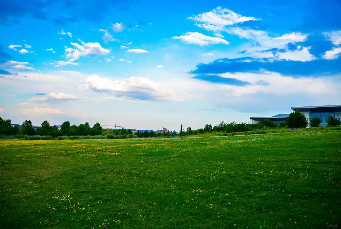 通湖草原旅游区,古丝绸之北路要塞,被当地人民称为沙漠中的伊甸园.