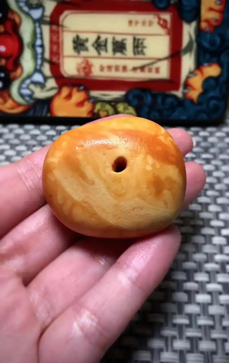 大家欣赏老蜜蜡之美