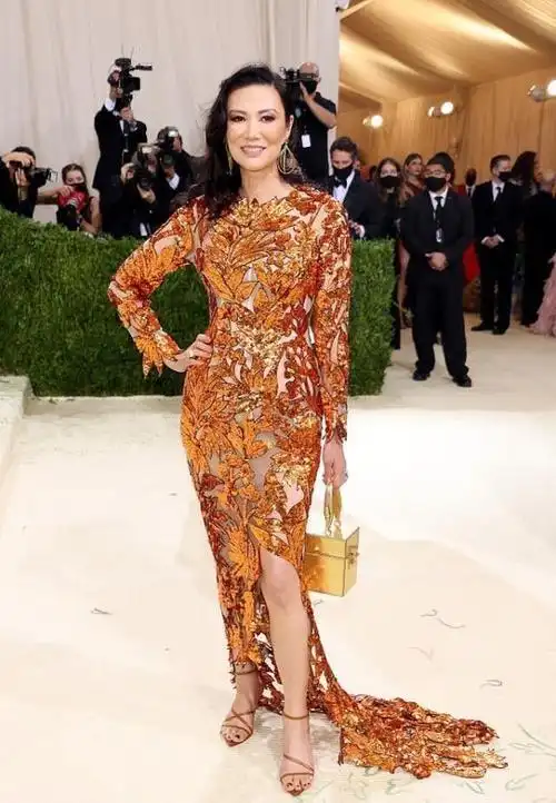 明明颜值身材都一般,邓文迪凭什么能成为"世界级名媛"?