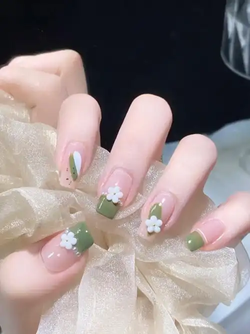 夏日清爽08牛油果绿五瓣花法式美甲