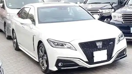 高清实拍2021款丰田皇冠混动版全方位了解后给个不买的理由