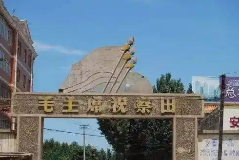 徐水县白塔铺村的白塔,白色七层八角,始建于唐贞观年间,万历三十年