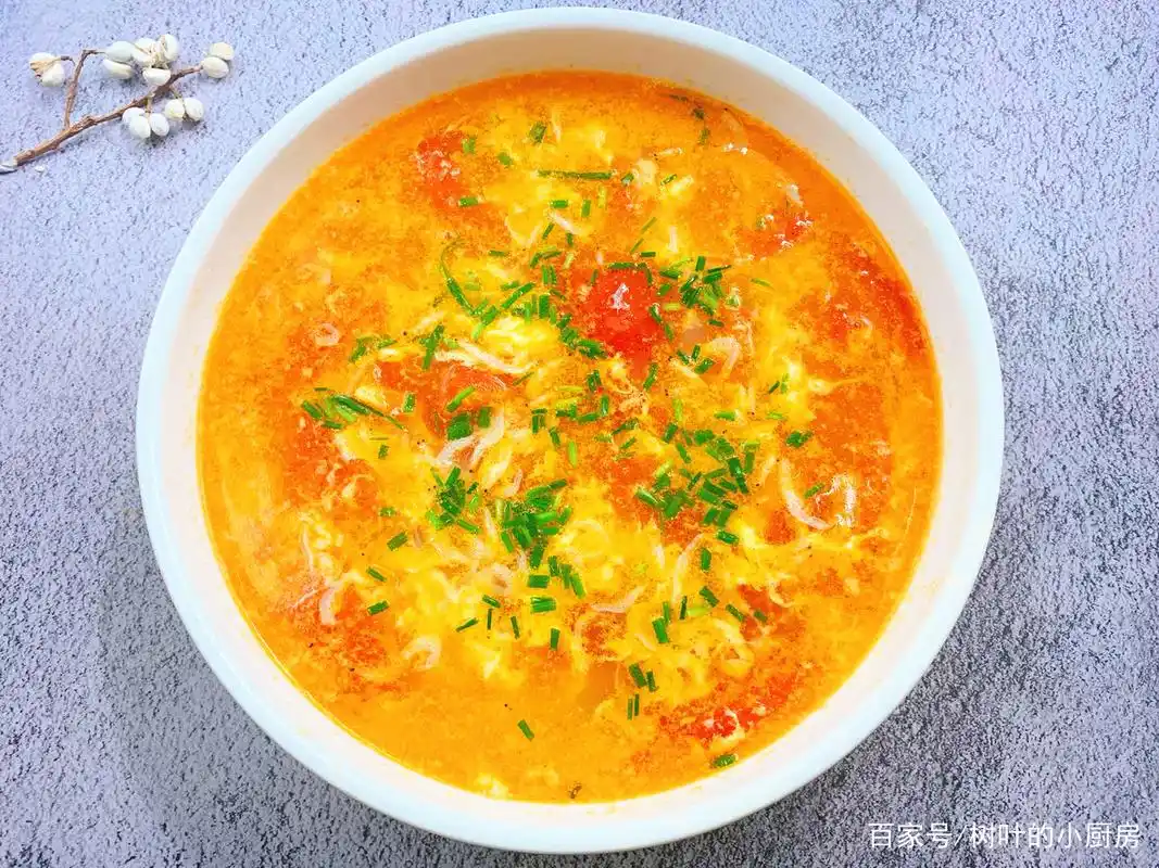 做番茄鸡蛋汤时,番茄直接煮是大错特错,多加1步,汤更浓更有味