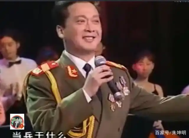 自己写歌,自己唱,郁钧剑是非常有才华的爱国歌唱家.