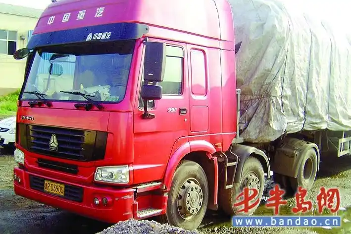 司机秦某驾驶的大货车.