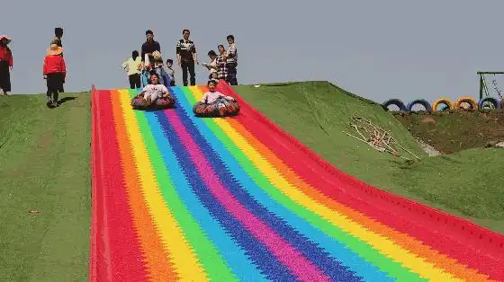 光年的夏天第二季:火遍全世界的抖音彩虹滑梯首降青岛龙湖光年