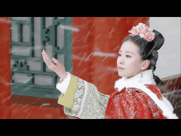 蝙蝠侠穿的是披风还是斗篷?