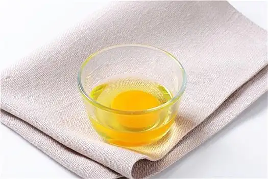 蛋清,蛋黄,玻璃碗