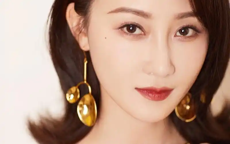 林鹏性感礼服写真图片-美女壁纸-高清美女图片-第3图-娟娟壁纸