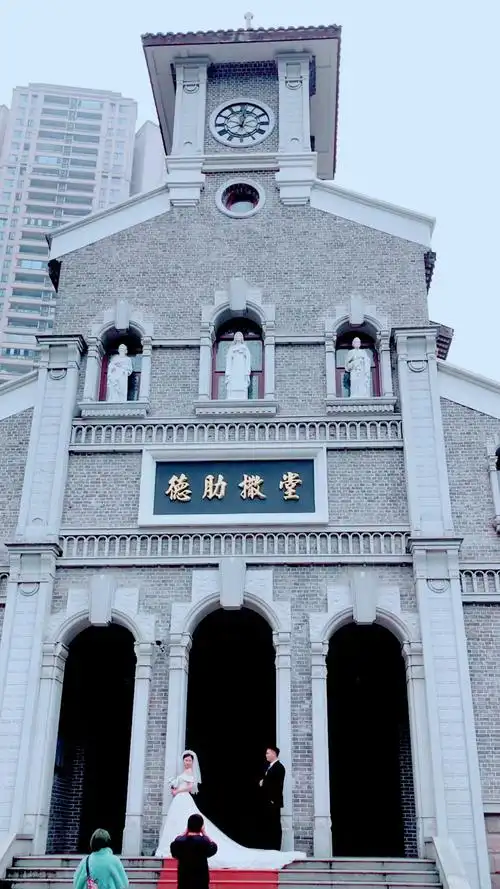 重庆江北嘴,居然隐藏一座精美教堂