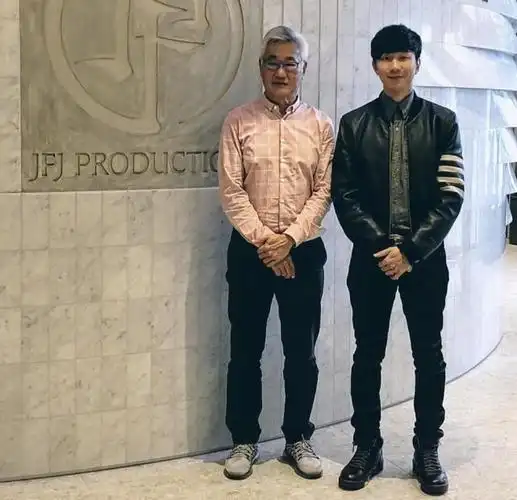 盘点父亲节晒与父亲合影的八大明星,看看都有谁?