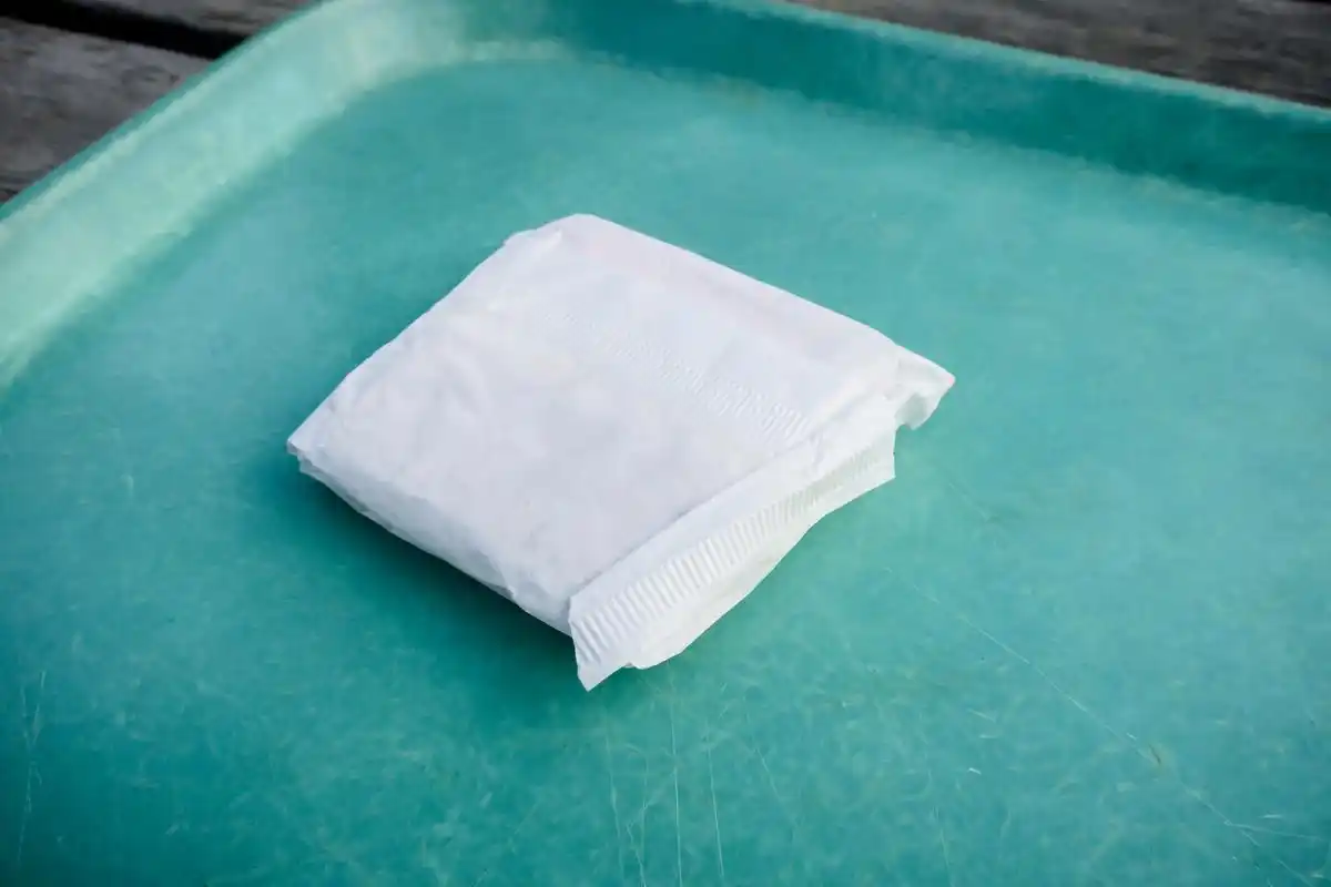 纱布和医用胶带的区别是啥#  医用胶带的使用方法如下:  首先,幸