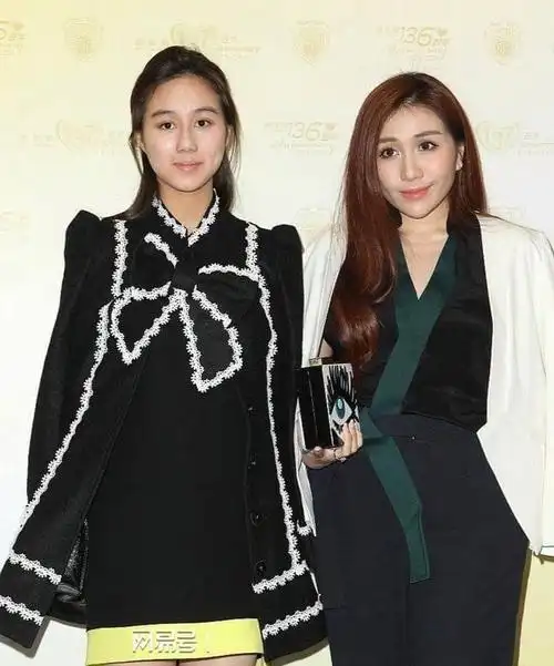 何超盈和何超欣同妈不同命何超欣一个成人礼就比何超盈嫁妆多