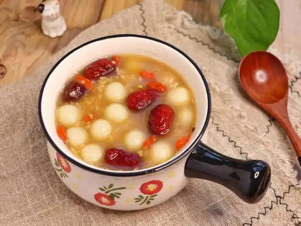 桂花酒酿小汤圆怎么做,桂花米酿汤圆(桂花酒酿小元宵:暖胃又暖心)