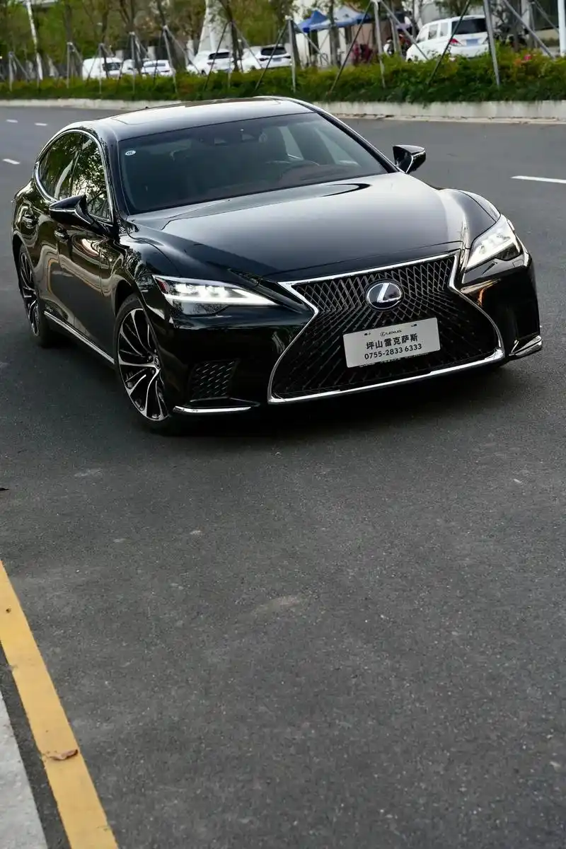 雷克萨斯ls500h  还是我  迪拜蓝