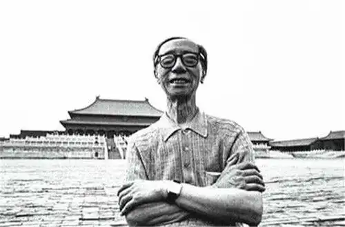 溥仪晚年去理发一本正经地问了理发师一个问题却引来哄堂大笑