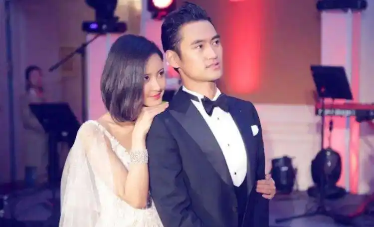 张歆艺与朱洁静七夕节聚餐,深夜为好友下厨,老公袁弘作陪