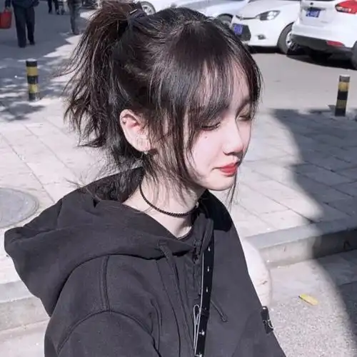 酷一点的女生头像真人