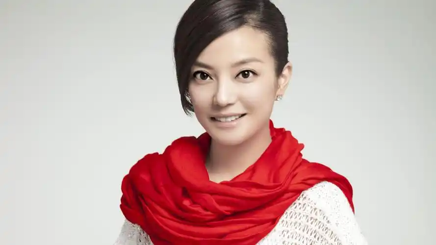 十年前赵薇有多火,看她拍广告的"背景墙"就知道了