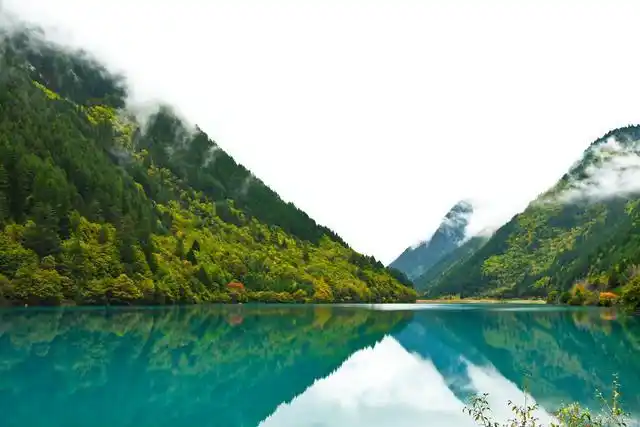 被列为国家重点风景名胜区和世界自然遗产,是中国最美的自然景观之一