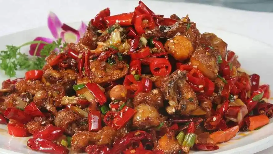 辣子鸡切记多加一步,不仅外酥里嫩,而且又香又辣,让人直流口水 - 丁丁