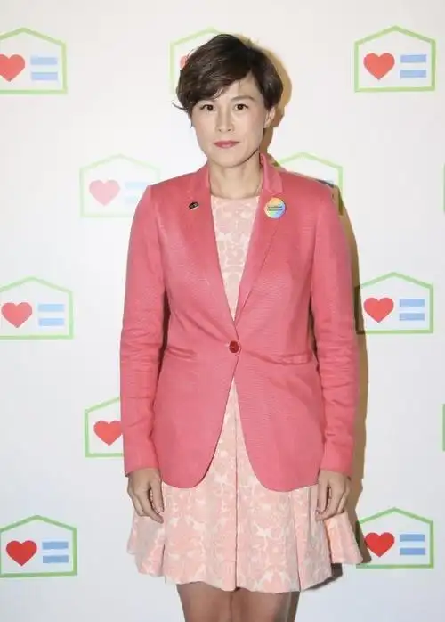 赵世曾女儿赵式芝离婚后首度承认有新欢,公开祝福前妻仍考虑再婚