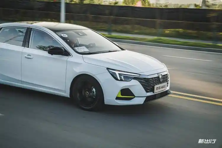 焕新而来的荣威 ei6 max 一如既往的采用了 100kw 的电动机   1.