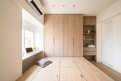 加大的双人床 再配上多功能收纳设计 卧室简直就像是无印良品的样板间