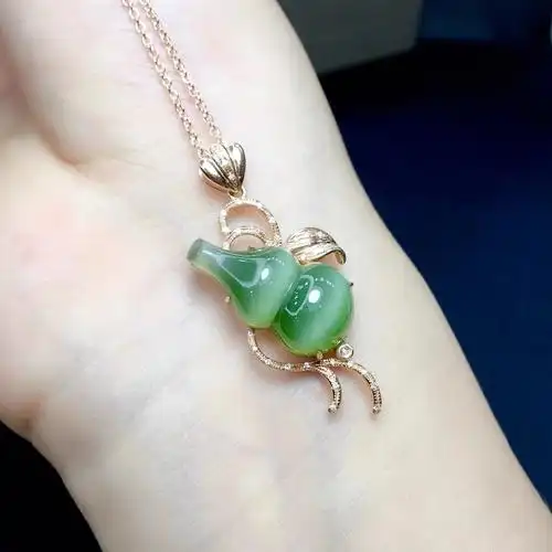 18k金镶嵌和田玉猫眼福禄吊坠