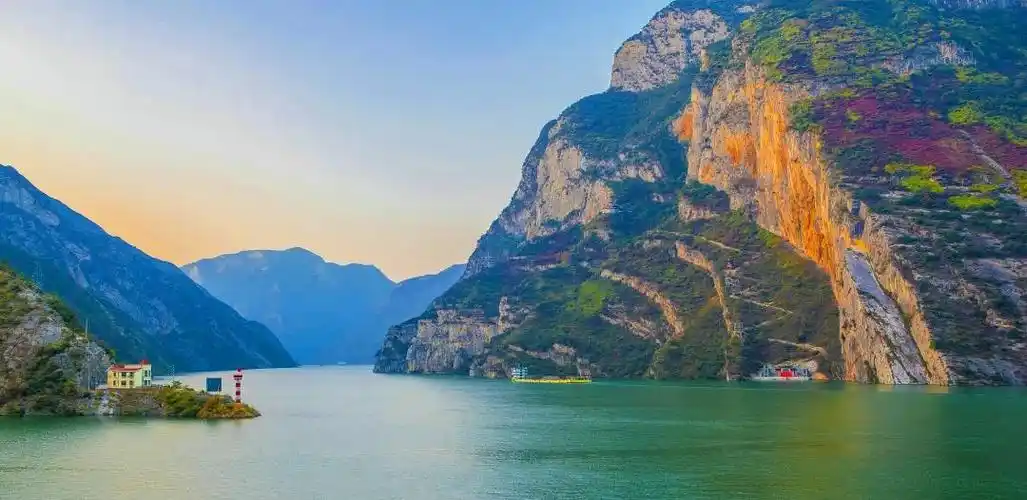 2020年11月2127号徒步三峡用脚步丈量长江三峡360观三峡红叶全景