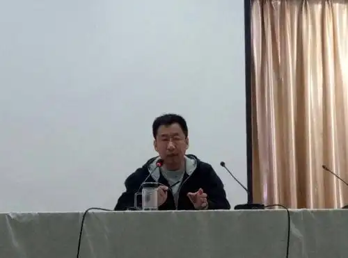 会上,张斌校长就本次考试进行总体部署,要求全体老师严阵以待