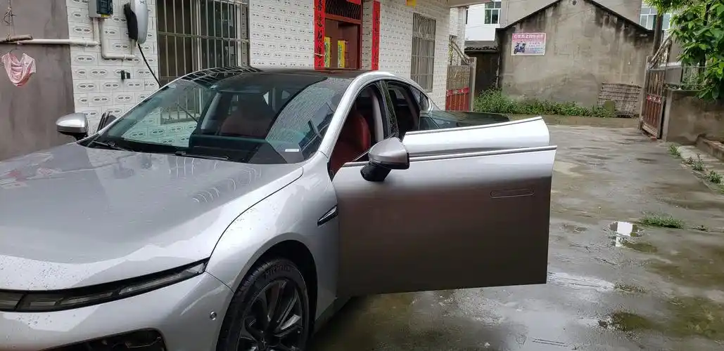 农村老家小鹏充电桩安