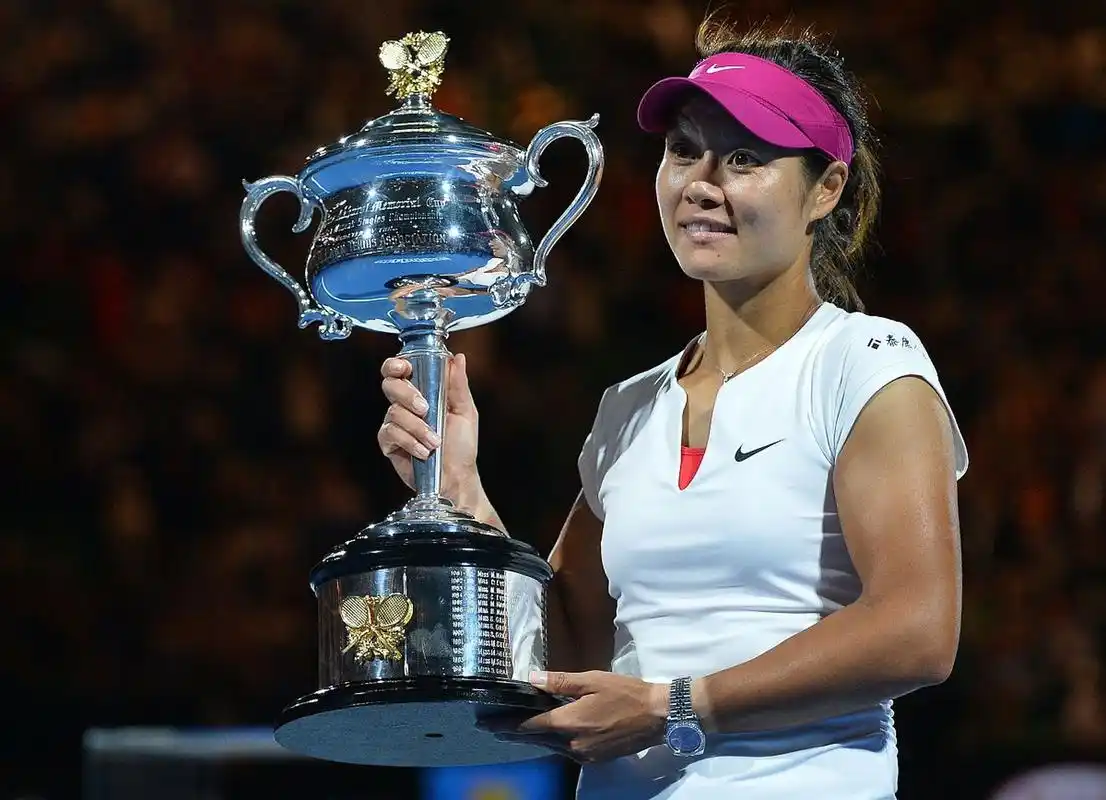 李娜,中国女子网球的璀璨明星,凭借超凡实力与率真性格勇夺大满贯