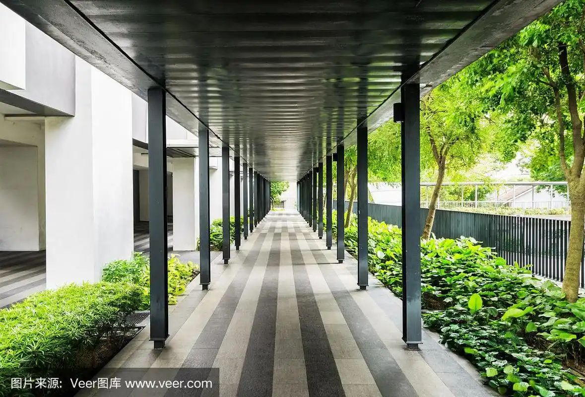 建筑物外的人行道.现代开放走廊