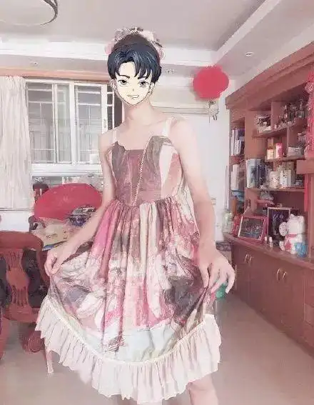 男扮女装混进女生宿舍引起了恐慌结果3个小时才找到