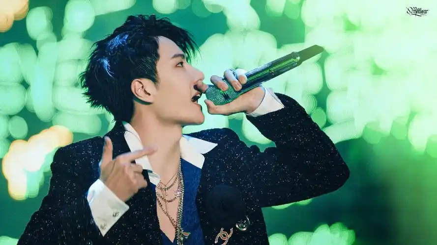 王一博无感超带感扭胯扭到我心上潇洒自如又有点性感