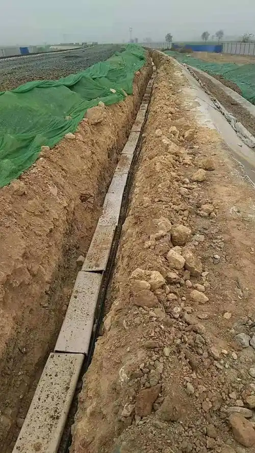 日本坚持使用电线杆,为啥我国要多花钱铺地下电缆呢?谁更先进?