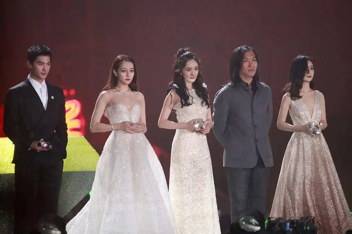 杨幂,迪丽热巴,赵丽颖,肖战,王一博,杨洋,这是什么神仙阵容啊