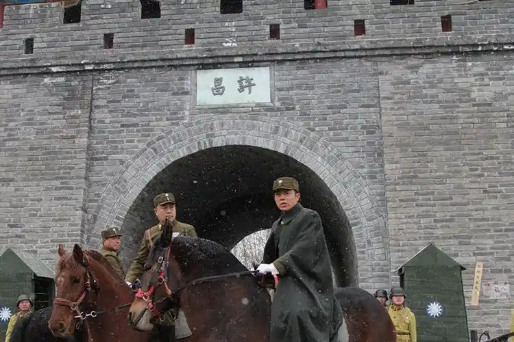 8月24日,小编从长葛籍老乡,《许昌保卫战》出品人王鑫文处获悉,电影