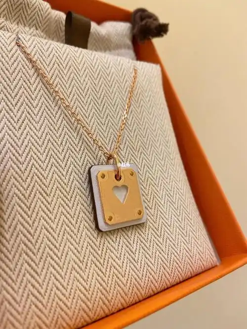 爱马仕新款爱心78皮质项链2680