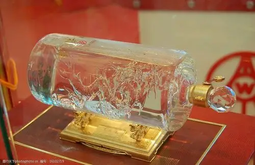 五粮液龙年纪念酒图片