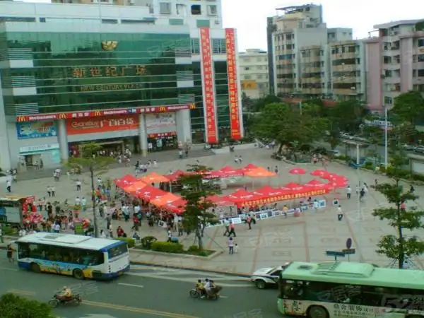 碧桂园溪畔名苑新世纪广场