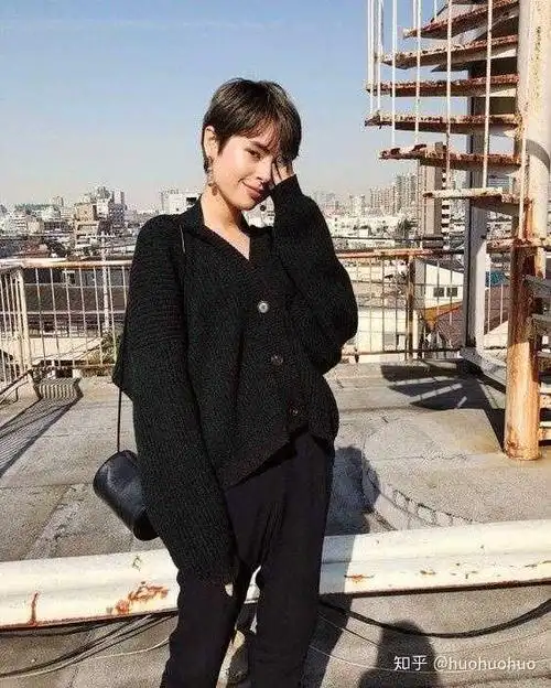 超短发的女生适合怎样的穿搭?