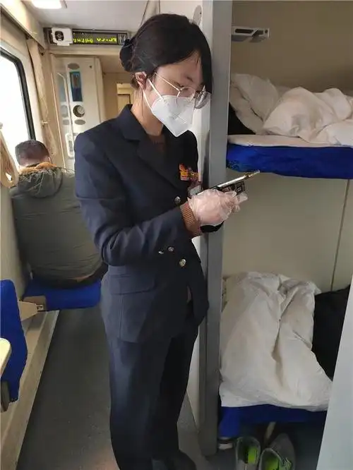 "由贵阳开往北京西的z150次列车即将停止检票,请还未上车的旅客及时