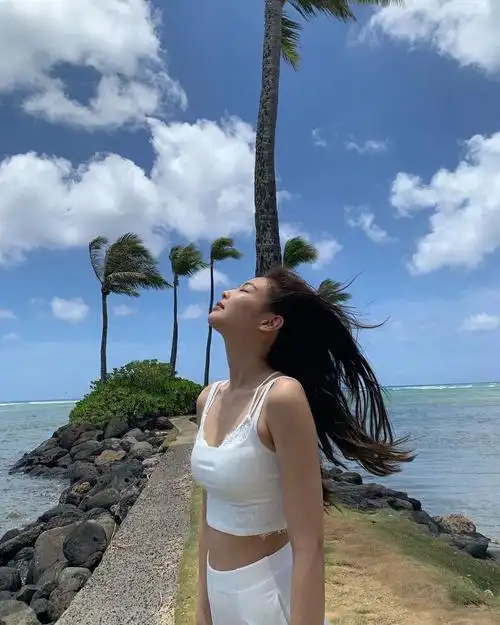 过上了享受的生活晒着日光浴,闻着炙热阳光的味道这就是幸福#jennie