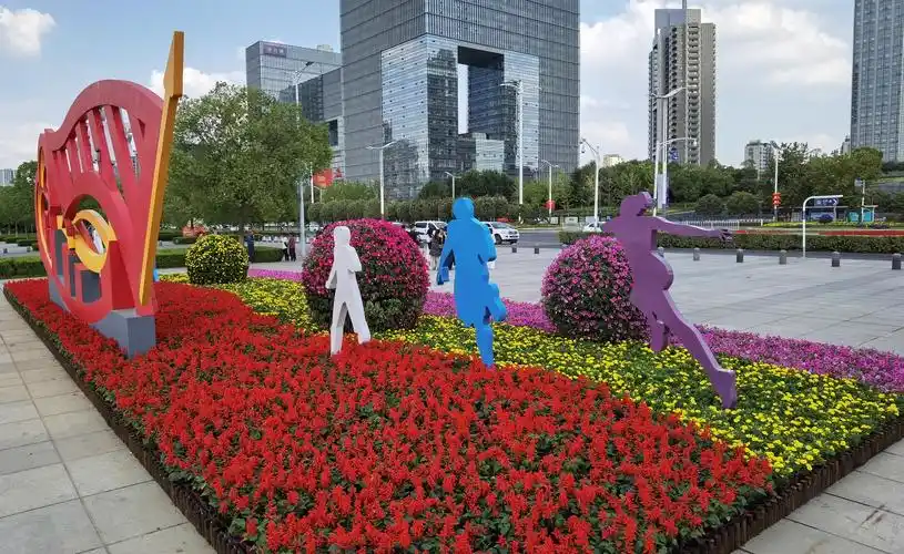 45万盆草花绽放街头 南京建邺用草花,花镜点靓"国际客厅"